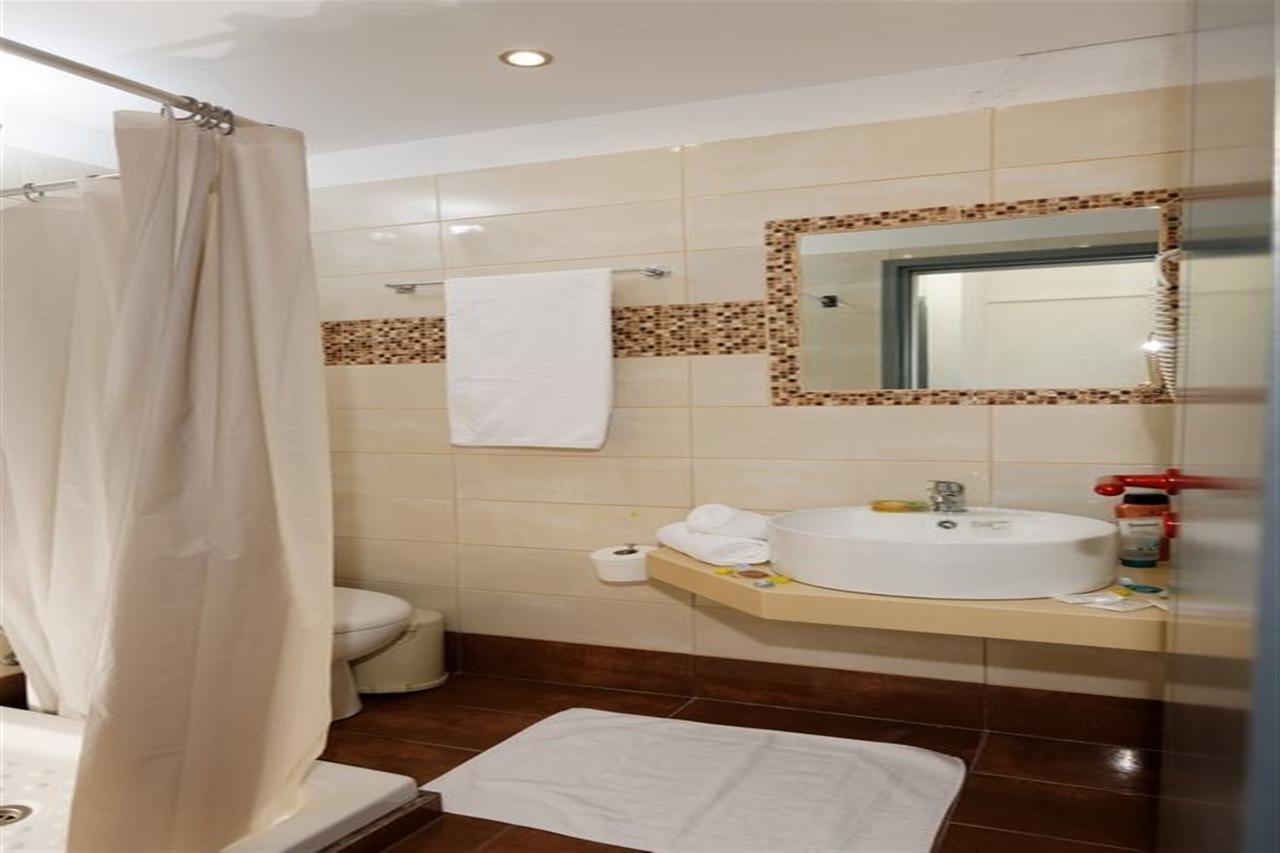 הרסוניסוס Agrabella Hotel מראה חיצוני תמונה